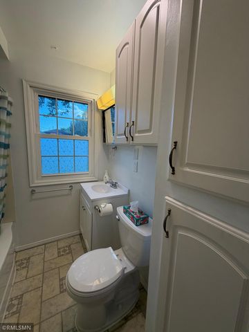 1600 37th Avenue NE, Minneapolis, MN 55421