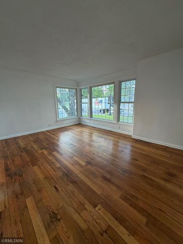 1600 37th Avenue NE, Minneapolis, MN 55421