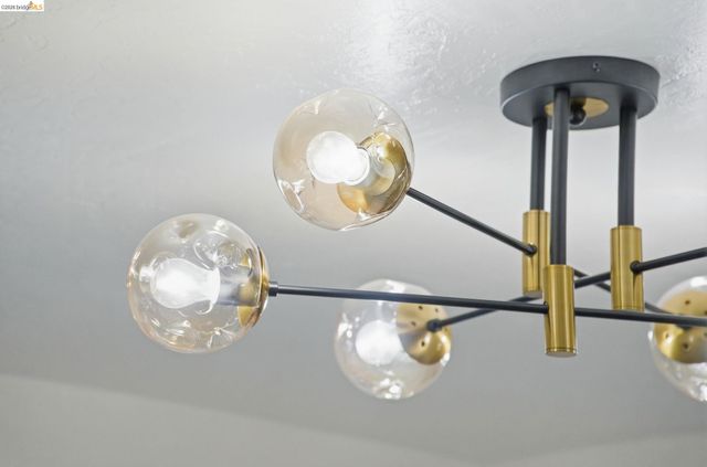 245 Montecito Ave 203, Oakland, CA 94610