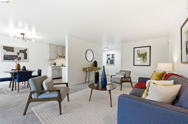 245 Montecito Ave 203, Oakland, CA 94610