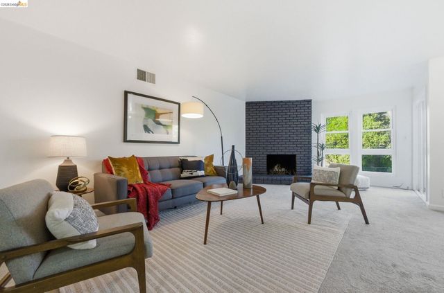 245 Montecito Ave 203, Oakland, CA 94610