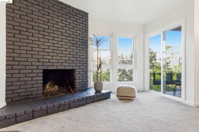 245 Montecito Ave 203, Oakland, CA 94610