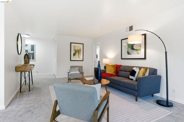 245 Montecito Ave 203, Oakland, CA 94610