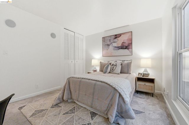 245 Montecito Ave 203, Oakland, CA 94610