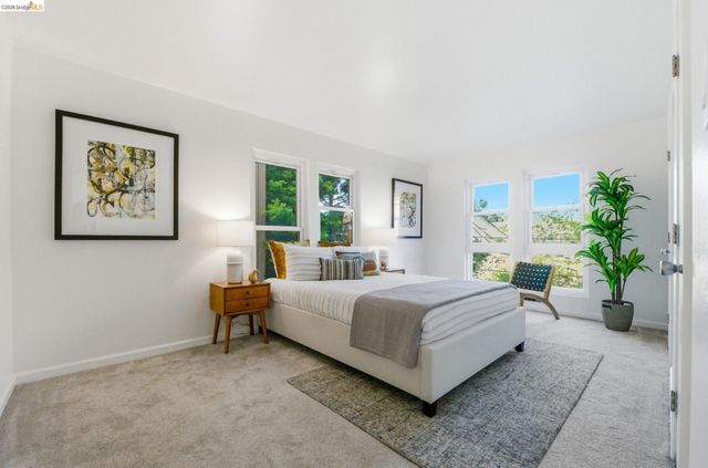 245 Montecito Ave 203, Oakland, CA 94610