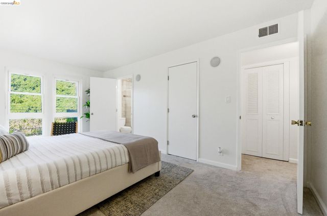 245 Montecito Ave 203, Oakland, CA 94610