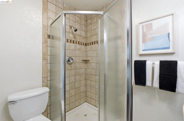 245 Montecito Ave 203, Oakland, CA 94610