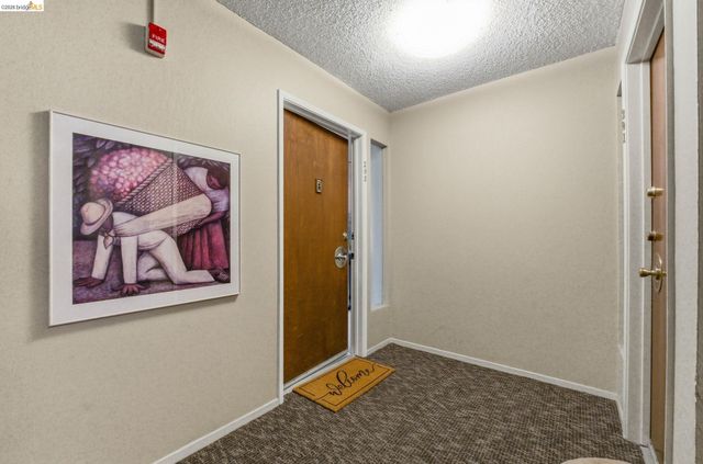 245 Montecito Ave 203, Oakland, CA 94610