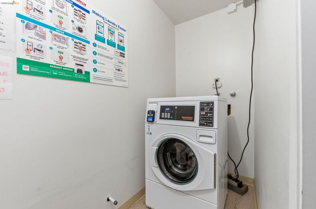 245 Montecito Ave 203, Oakland, CA 94610