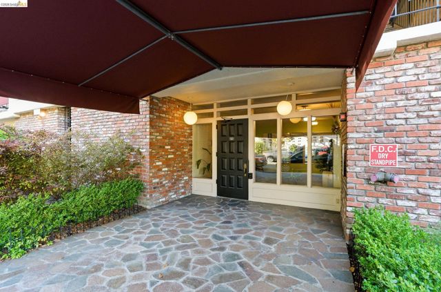 245 Montecito Ave 203, Oakland, CA 94610