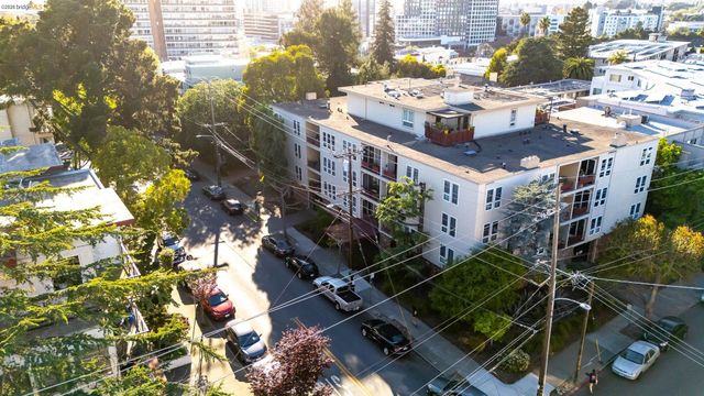 245 Montecito Ave 203, Oakland, CA 94610