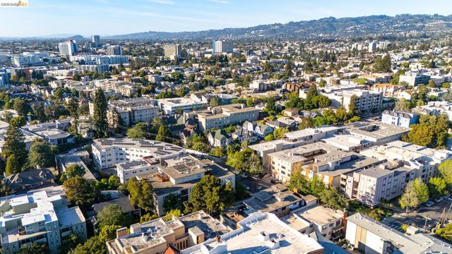 245 Montecito Ave 203, Oakland, CA 94610