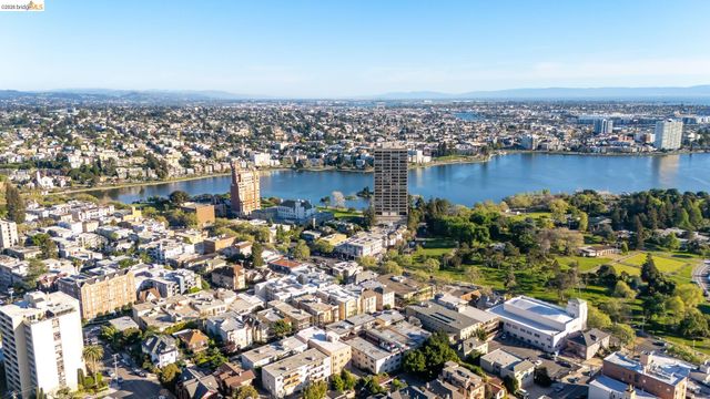 245 Montecito Ave 203, Oakland, CA 94610