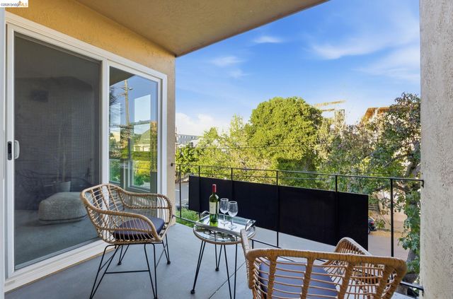245 Montecito Ave 203, Oakland, CA 94610