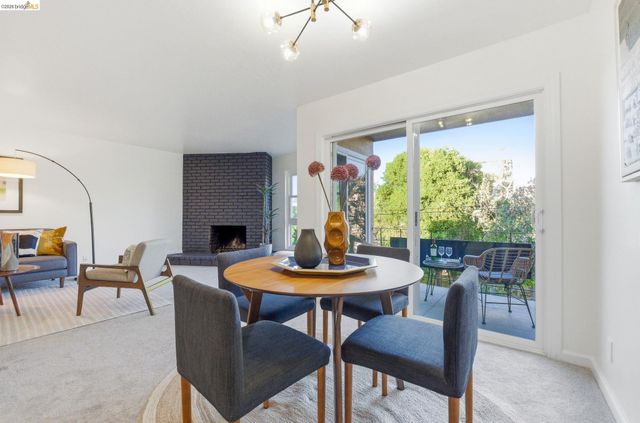 245 Montecito Ave 203, Oakland, CA 94610