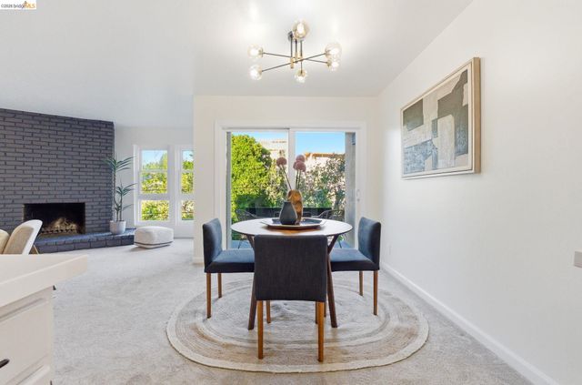 245 Montecito Ave 203, Oakland, CA 94610