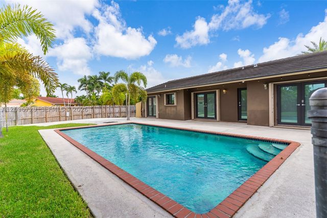 13122 SW 200th Ter, Miami, FL 33177