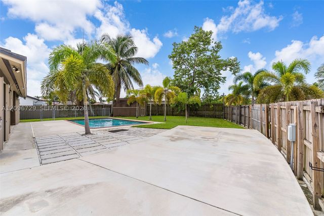 13122 SW 200th Ter, Miami, FL 33177