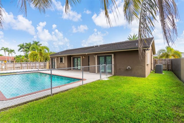 13122 SW 200th Ter, Miami, FL 33177