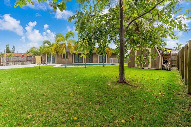 13122 SW 200th Ter, Miami, FL 33177