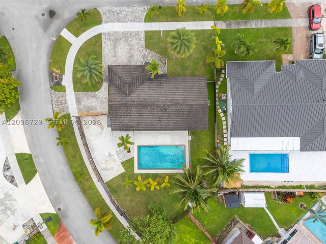 13122 SW 200th Ter, Miami, FL 33177
