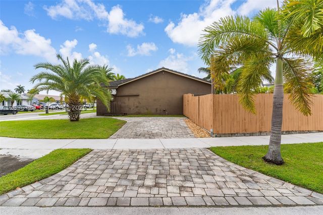 13122 SW 200th Ter, Miami, FL 33177