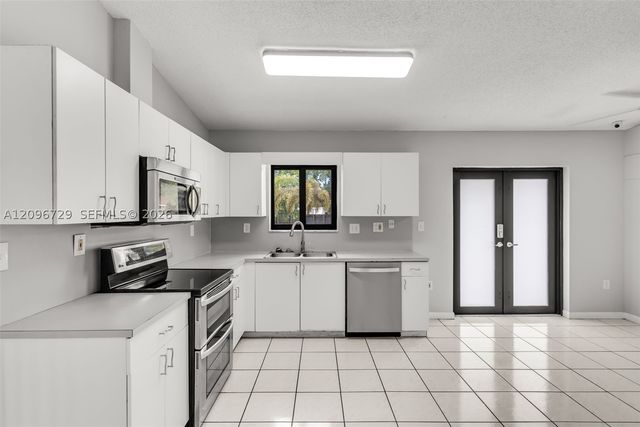 13122 SW 200th Ter, Miami, FL 33177