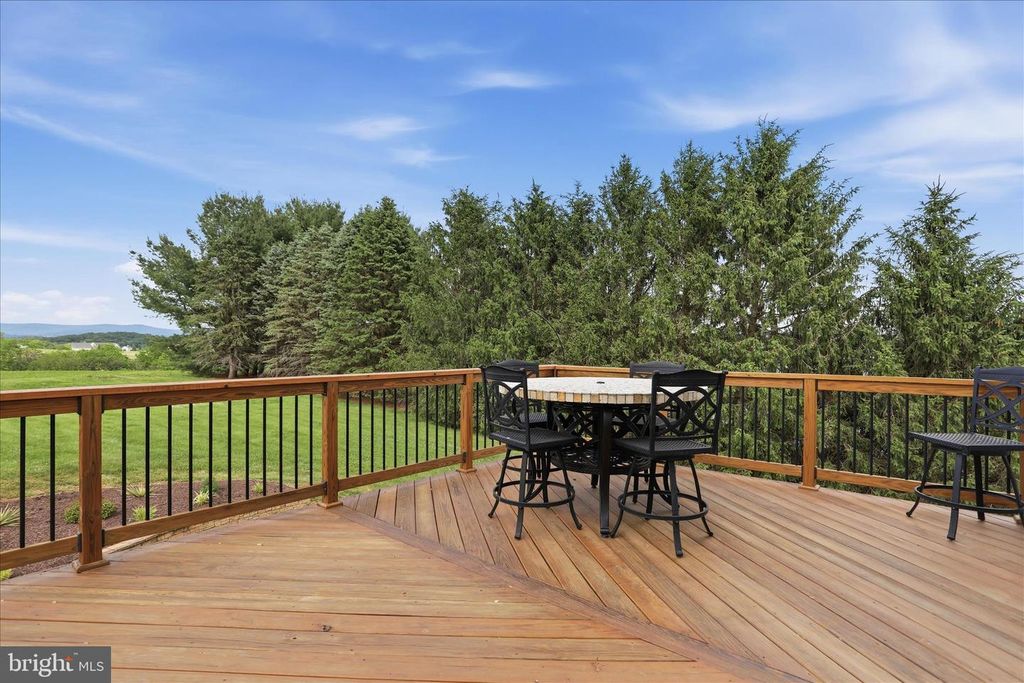 Image 10 of property listing at 2700 POFFENBERGER RD, Middletown, MD 21769