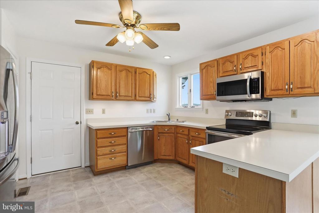 Image 14 of property listing at 2700 POFFENBERGER RD, Middletown, MD 21769