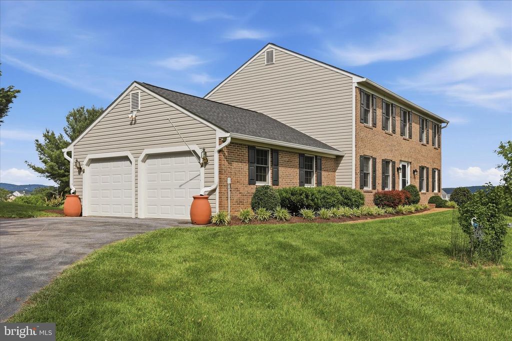 Image 2 of property listing at 2700 POFFENBERGER RD, Middletown, MD 21769