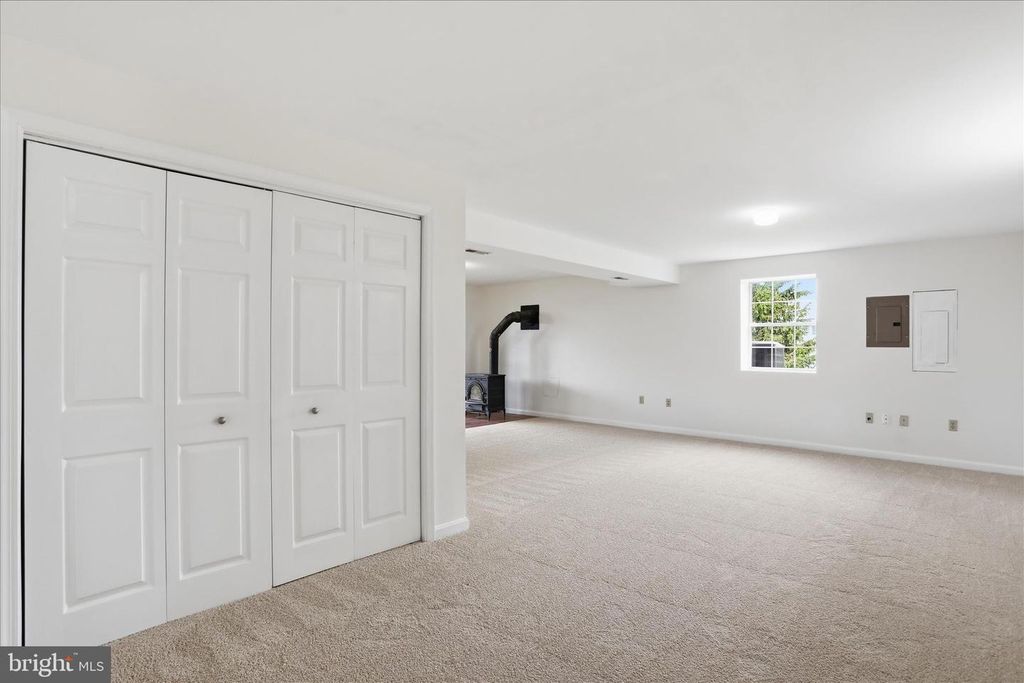 Image 27 of property listing at 2700 POFFENBERGER RD, Middletown, MD 21769