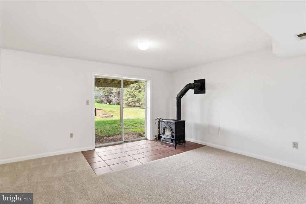 Image 29 of property listing at 2700 POFFENBERGER RD, Middletown, MD 21769