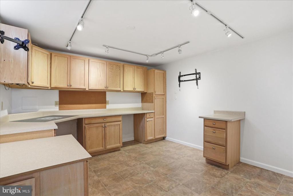 Image 32 of property listing at 2700 POFFENBERGER RD, Middletown, MD 21769