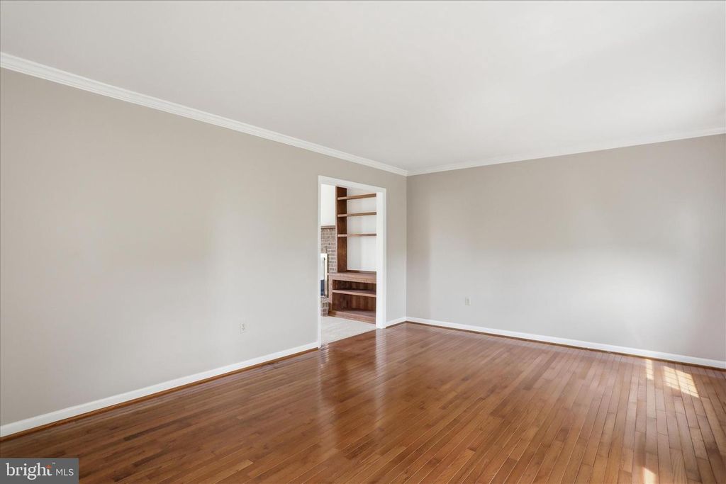 Image 4 of property listing at 2700 POFFENBERGER RD, Middletown, MD 21769