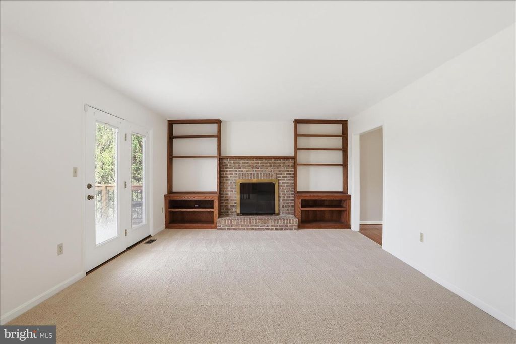 Image 9 of property listing at 2700 POFFENBERGER RD, Middletown, MD 21769