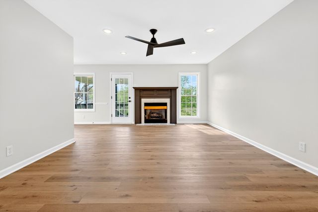 1300 Bluebonnet Dr, Clarksville, TN 37042