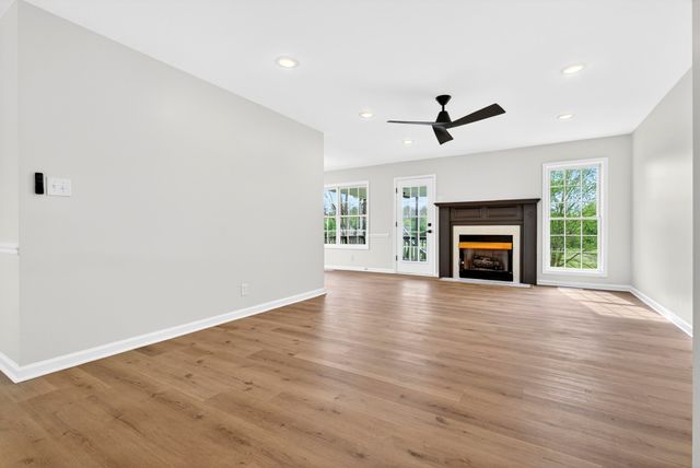 1300 Bluebonnet Dr, Clarksville, TN 37042