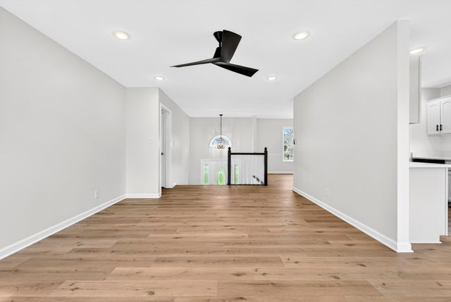 1300 Bluebonnet Dr, Clarksville, TN 37042