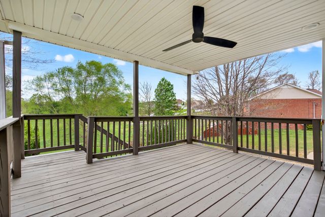 1300 Bluebonnet Dr, Clarksville, TN 37042