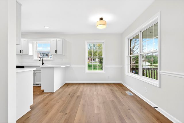 1300 Bluebonnet Dr, Clarksville, TN 37042