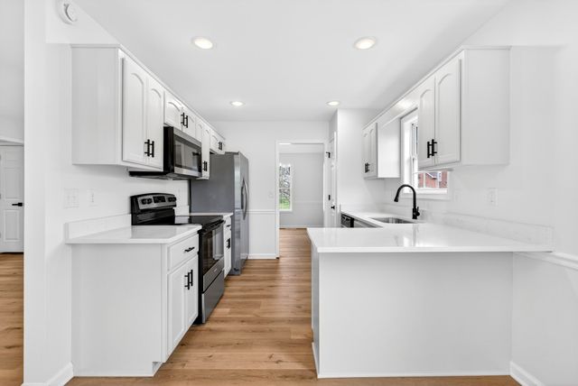 1300 Bluebonnet Dr, Clarksville, TN 37042