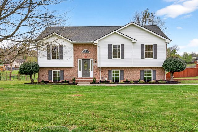 1300 Bluebonnet Dr, Clarksville, TN 37042