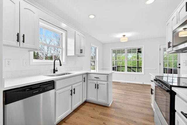 1300 Bluebonnet Dr, Clarksville, TN 37042