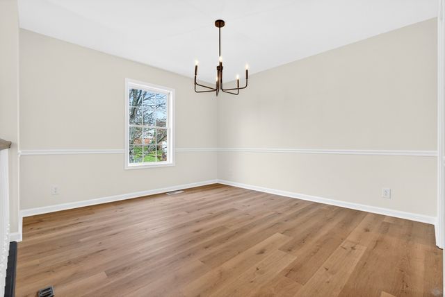 1300 Bluebonnet Dr, Clarksville, TN 37042