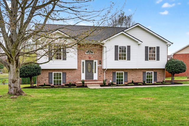 1300 Bluebonnet Dr, Clarksville, TN 37042