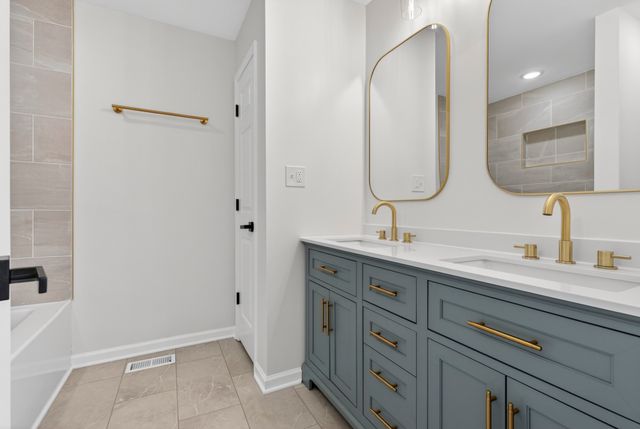 1300 Bluebonnet Dr, Clarksville, TN 37042