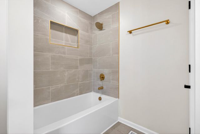 1300 Bluebonnet Dr, Clarksville, TN 37042