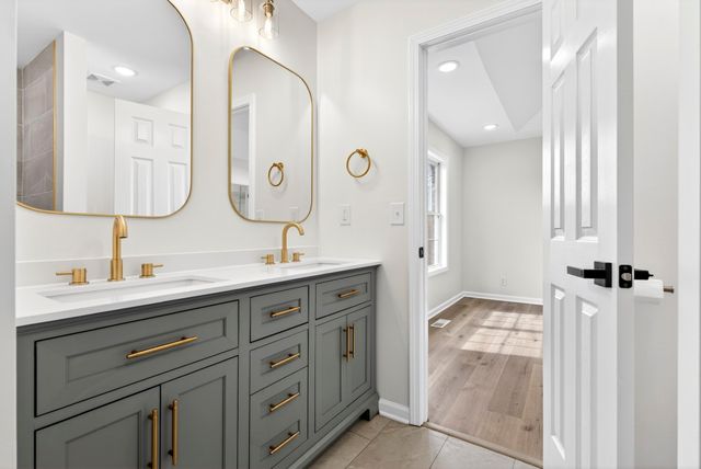 1300 Bluebonnet Dr, Clarksville, TN 37042