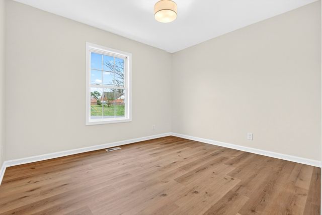 1300 Bluebonnet Dr, Clarksville, TN 37042