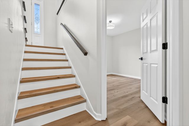 1300 Bluebonnet Dr, Clarksville, TN 37042